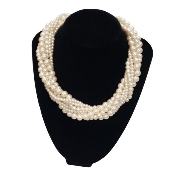 Stunning 16 Inch Faux Pearl Necklace Gold Clasp Worn Twisted or Straight Vintage - Picture 1 of 6